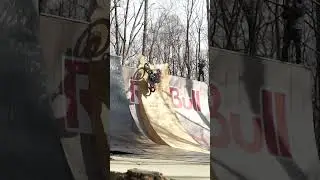 TP attempting the Moto Quarterpipe flair 😨