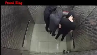 Напугали девушку в лифте   Scared girl in the Elevator!