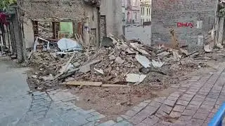 Fatih'te çöken metruk bina havadan görüntülendi