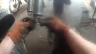 Задачка 6: Как залить масло в вилку не снимая её? Залив масла в вилку через перья.