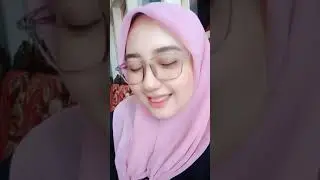 Cantiknya cewek hijab kacamata