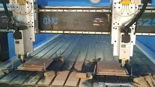 CNC WOOD CARVING double spindle working