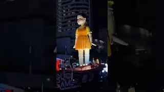 Вот это реклама в центре Бангкока 😳 А вы смотрели «Игра в Кальмара» ? 