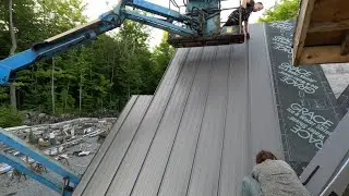 Lakehouse Build - EP38 - STEEL Roof Installation Continues!