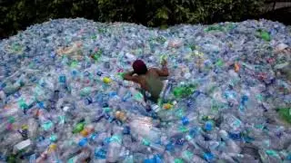 КОГДА ОН НАЧАЛ СТРОИТЬ ДОМ ИЗ МУСОРА НАД НИМ СМЕЯЛИСЬ, НО РЕЗУЛЬТАТ ВСЕХ ПОРАЗИЛ