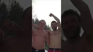 Морж бегунья заходит в мобильную баню
