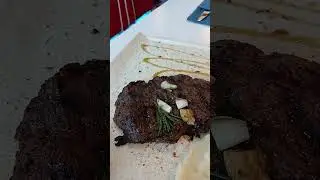 Бургер и стейк из говядины Кафе МЕТРО в ТРЦ Макси Смоленск 