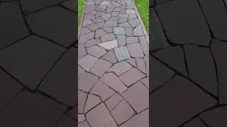 Дорожки и парковка на даче из натурального красного камня