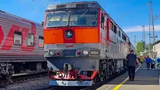 ТЭП70-0282 прицепляется к поезду №310 Адлер — Воркута на станции Красный Узел
