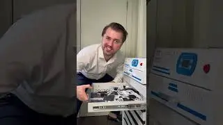 Пеле в рубашечке меняет аккумулятор на iPhone 11 из Архангельска. Публика в восторге.
