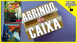 Caixa com surpresas e miniaturas nostálgicas