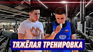 Тяжёлая тренировка в зале. Танкист отдыхает:)