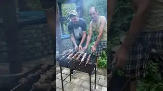 А на даче - жизнь иначе! Мужики там чисто 