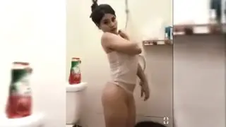 { HOT 18+ }LIVE BIGO CEWEK CANTIK MANDI BASAH BASAHAN 