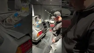 Автомобиль DeLorean DMC-12