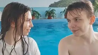 Этот взгляд  Фруктозка и Строго в бассейне