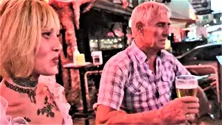 ТРАНСЫ В БАРЕ ! ПАТТАЙЯ ! 酒吧里的人妖. 泰国. 芭堤雅.