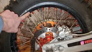 Проворачивает камеру хоть и стоит 2 буксатора