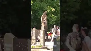 На могиле Виктора Цоя. 21 июня 2023 года. 61 год.