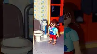 Une fille essaie de faire comme les garçons faire pipi debout 🤣🤣🤣