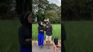 Ide pose foto aneh bareng ayang🤣