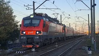 ЭП20-036 с поездом №8 Санкт-Петербург — Севастополь