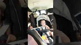 Дружной семьей возвращаются домой .