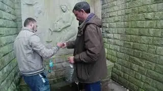 Жирона Языковая школа Родник газированный воды