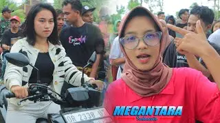 Gadis Manis Berbaju Pink // megantara