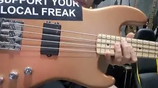 Modulus Bass (Legacy Lane Poor) vs Kian Flea Active JB Tribute (Lace Sensor Man O'War 4 bass pickup)