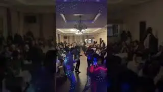 Эту песню поют все под аккордеон.