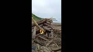 Разжигаем костёр зубной щёткой. Сахалин