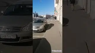 ГОЛЫЙ МУЖЧИНА В ЦЕНТРЕ САНКТ-ПЕТЕРБУРГА