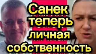 Привязала к своей юбке🤣