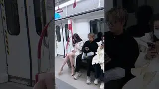지하철에서 갑자기