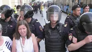 Мирный митинг в Москве ОМОН и Росгвардия избивает и задерживает людей 27 07 2019