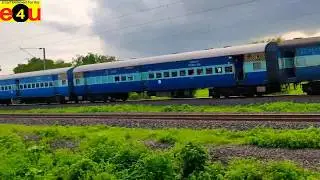 डबल इंजन के साथ इंदौर महू से इलाहाबाद स्पेशल ट्रेन बीना की ओर INDORE DADN ALLAHABAD Special Train