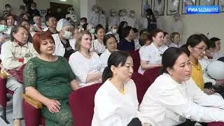 Медицинские сестры принимают поздравления с праздником