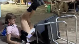 이건 예고된 재앙? 의자와의 한판 승부! CCTV가 포착한 순간
