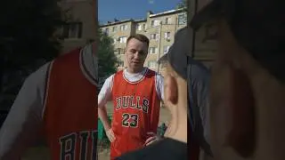 ОТЖИМАЮТ ДДНЬГИ СРЕДЬ БЕЛА ДНЯ ВО ДВОРЕ! 