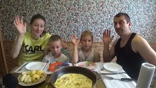 СЕМЕЙНЫЙ МУКБАНГ ОМЛЕТ | FAMILY MUKBANG OMELETTE 