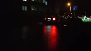 поиск машины на темной парковке при помощи ливинг хоум