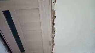 Бывает попадаются и такие двери разной ширины по всей длине полотна