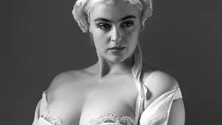 Buxom Wench Photoshoot