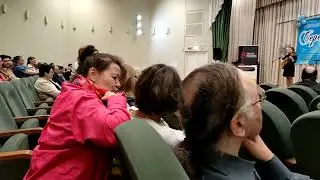 Анна Манёнок исполняет песню Елены Фроловой "Август" на гала концерте конкурса Серебряные струны.