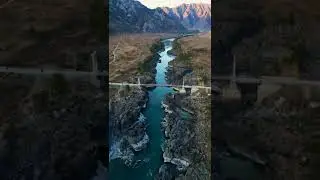Ороктойский мост через реку Катунь на Алтае с дрона 