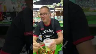 Фуд-корт на рынке Чатучак в Бангкоке)))