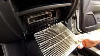 Replacing the cabin filter Mitsubishi Outlander 2.4 (2015)