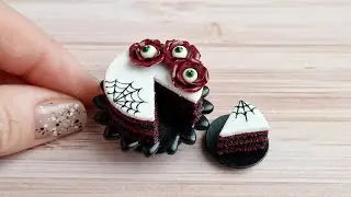 Miniature cake with spider web and flowers with eyes for Halloween🖤❤️🖤Polymer clay