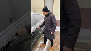Как правильно открыть примёршую в дверь автомобиля?!￼ 